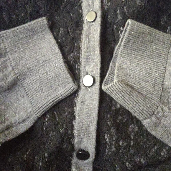 EUC ANN TAYLOR Factory Lace-Front Long-Sleeve 2-Tone Buttoned Cardigan Sweater - Picture 4 of 4